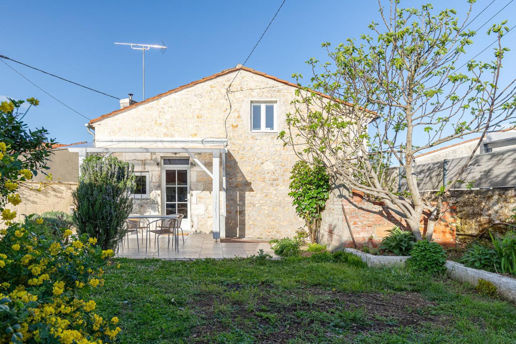 Belle Maison De Ville l'Isle-d'Espagnac Bagian luar foto